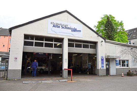 Die Alte Schmiede ist eine klassische Hinterhofwerkstatt in Essen. Die Alte Schmiede ist eine klassische Hinterhofwerkstatt in Essen.