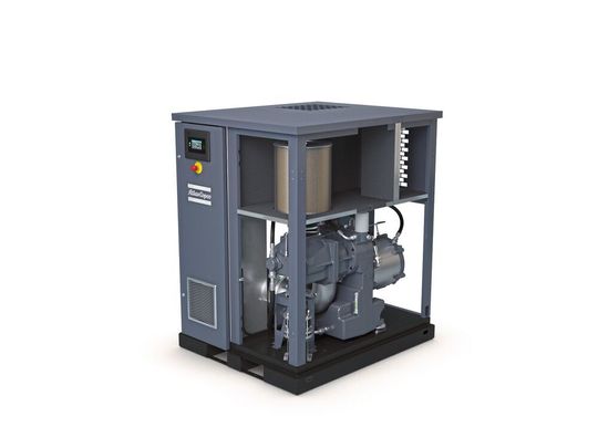 Die drehzahlgeregelten Schraubengebläse des Typs ZS 4 VSD+ verdichten die Luft mit ihrem Permanentmagnetmotor der IE5-Klasse (halbrechts hinten in der Maschine) um rund 10 % effizienter als die Vorgängergeneration. Und sie benötigen weniger Stellfläche. Die drehzahlgeregelten Schraubengebläse des Typs ZS 4 VSD+ verdichten die Luft mit ihrem Permanentmagnetmotor der IE5-Klasse (halbrechts hinten in der Maschine) um rund 10 % effizienter als die Vorgängergeneration. Und sie benötigen weniger Stellfläche.