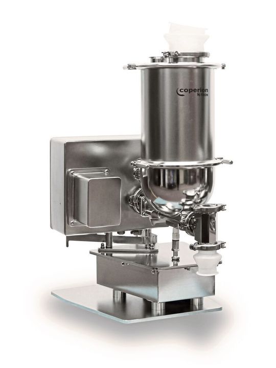 Die neuen K3-PH-Dosierer von Coperion K-Tron zeichnen sich durch ihre minimale Standfläche aus und ermöglichen so eine clusterförmige Anordnung um den Prozesseinlauf. Die neuen K3-PH-Dosierer von Coperion K-Tron zeichnen sich durch ihre minimale Standfläche aus und ermöglichen so eine clusterförmige Anordnung um den Prozesseinlauf.