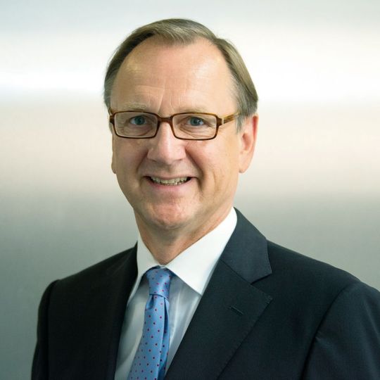 Hans Jürgen Kerkhoff, Präsident der Wirtschaftsvereinigung Stahl: „Der Umbau in eine klimaneutrale Wirtschaft wird ohne eine wettbewerbsfähige und nachhaltige Stahlindustrie in Europa nicht gelingen, da erst grüner Stahl es den stahlverarbeitenden Branchen ermöglicht, klimaneutrale Produkte herzustellen.“ Hans Jürgen Kerkhoff, Präsident der Wirtschaftsvereinigung Stahl: „Der Umbau in eine klimaneutrale Wirtschaft wird ohne eine wettbewerbsfähige und nachhaltige Stahlindustrie in Europa nicht gelingen, da erst grüner Stahl es den stahlverarbeitenden Branchen ermöglicht, klimaneutrale Produkte herzustellen.“
