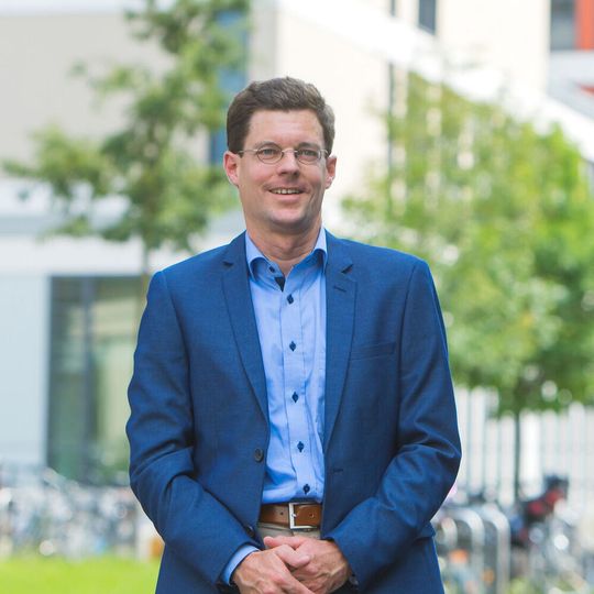 Prof. Dr. Thilo Bertsche, Uni-Professor für Klinische Pharmazie und Forschungsdirektor des Zentrums für Arzneimittelsicherheit. Prof. Dr. Thilo Bertsche, Uni-Professor für Klinische Pharmazie und Forschungsdirektor des Zentrums für Arzneimittelsicherheit.