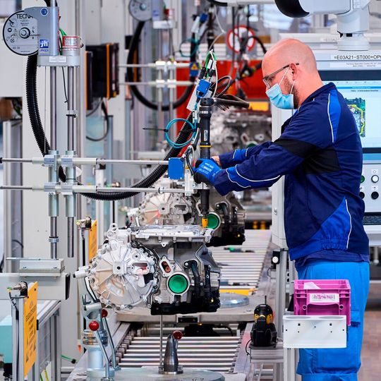 BMW baut die Elektro-Produktion in Dingolfing aus. BMW baut die Elektro-Produktion in Dingolfing aus.
