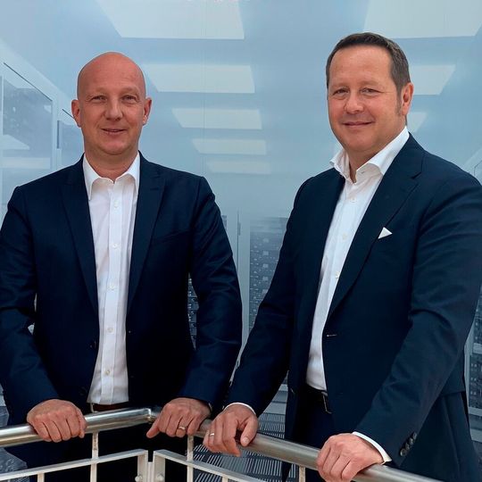 Frank Pütz, Regional Vice President Sales bei Sophos, und Jörg Eilenstein, Vorstand bei TIM. Frank Pütz, Regional Vice President Sales bei Sophos, und Jörg Eilenstein, Vorstand bei TIM.