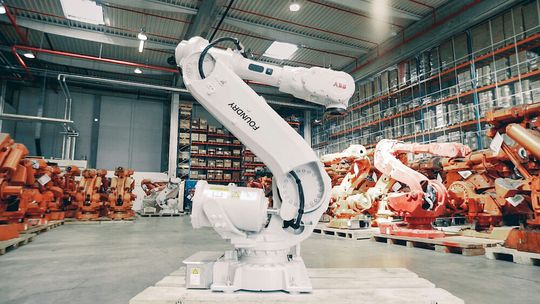 Mit der Wiederaufbereitung gebrauchter ABB-Roboter möchte das Technologieunternehmen mehr Nachhaltigkeit in Produktionen bringen.