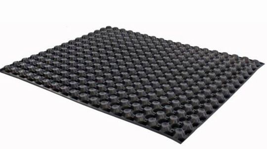 Die Trennmatten aus HDPE-Material sind auch gegen die meisten Chemikalien beständig. Die Trennmatten aus HDPE-Material sind auch gegen die meisten Chemikalien beständig.