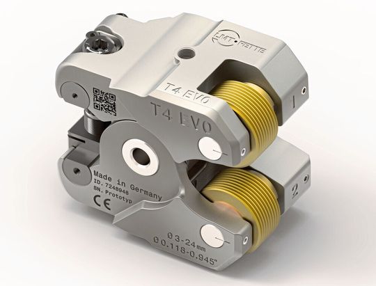 Durch die rotierende Bewegung der Rollen lädt sich der im Rollkopf verbaute Akku während des Produktionsprozesses über Induktion selbständig auf.