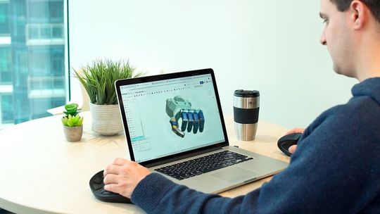 Onshape verbindet cloudbasiert CAD, Datenverwaltung und Kollaborationstools, sodass die Technik für die Produktentwicklung möglichst Vielen auf einfache Weise zur Verfügung steht. Onshape verbindet cloudbasiert CAD, Datenverwaltung und Kollaborationstools, sodass die Technik für die Produktentwicklung möglichst Vielen auf einfache Weise zur Verfügung steht.