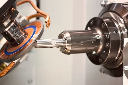 Feingewuchtete Schleifscheibenpakete sorgen beim Werkzeugschleifen für vibrationsfreien Lauf, höhere Genauigkeit und gesteigerte Produktivität. Haimer weiß, wie das zuverlässig klappt. Feingewuchtete Schleifscheibenpakete sorgen beim Werkzeugschleifen für vibrationsfreien Lauf, höhere Genauigkeit und gesteigerte Produktivität. Haimer weiß, wie das zuverlässig klappt.