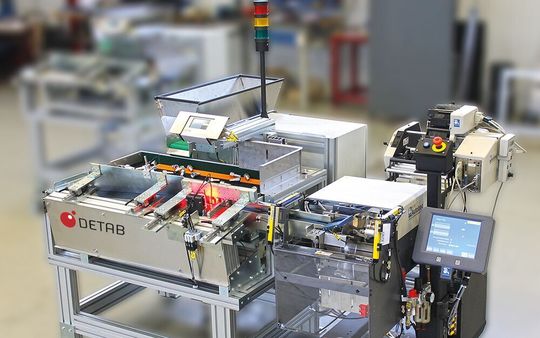 Kompomenten zuführen, zählen, prüfen, sortieren und verpacken: Das alles ist in einem Arbeitsgang möglich. Kompomenten zuführen, zählen, prüfen, sortieren und verpacken: Das alles ist in einem Arbeitsgang möglich.