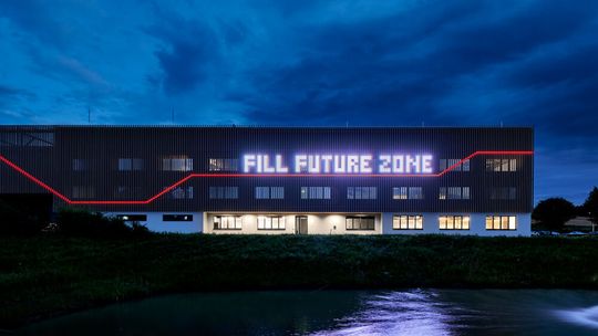 Die Fill Future Zone ist ein Hightech-Zentrum, in dem Digitalisierung, Softwareentwicklung und mechanische Entwicklung vorangetrieben werden. Die Fill Future Zone ist ein Hightech-Zentrum, in dem Digitalisierung, Softwareentwicklung und mechanische Entwicklung vorangetrieben werden.