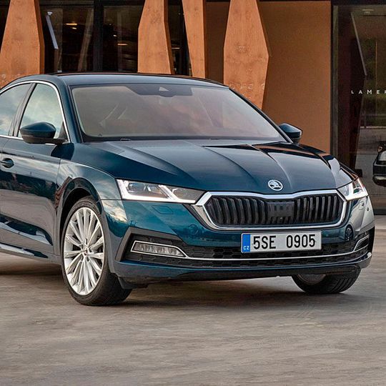 Die vierte Generation des Skoda Octavia ist jetzt in der Basisversion erhältlich: ab 20.990 Euro für die Limousine und mindestens 21.728 Euro für den Kombi. Die vierte Generation des Skoda Octavia ist jetzt in der Basisversion erhältlich: ab 20.990 Euro für die Limousine und mindestens 21.728 Euro für den Kombi.