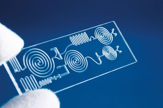 The partners developed an electronically monitored process for gentle, high-precision laser transmission welding of small plastic components for medical technology. The partners developed an electronically monitored process for gentle, high-precision laser transmission welding of small plastic components for medical technology.