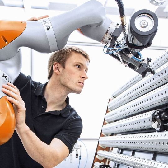 L’impact de l’automatisation sur le marché du travail suisse a été positif : plus d’emplois ont été créés que détruits. L’impact de l’automatisation sur le marché du travail suisse a été positif : plus d’emplois ont été créés que détruits.