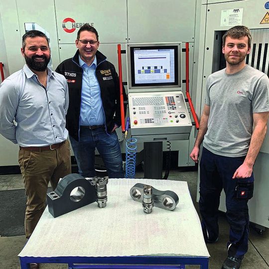 Rainer Maurer, Alexander Hartl et Dennis Heil de SM Metalltechnik : « En optimisant le processus d'usinage au quotidien, nous avons pu augmenter l'efficacité de notre production. » Rainer Maurer, Alexander Hartl et Dennis Heil de SM Metalltechnik : « En optimisant le processus d'usinage au quotidien, nous avons pu augmenter l'efficacité de notre production. »