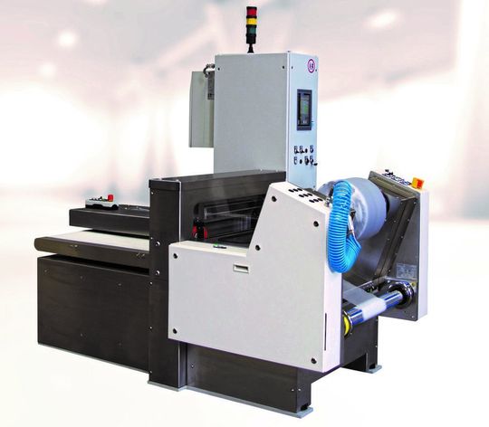 Wickert Maschinenbau bietet jetzt erstmals eine Coilstation für Gummi als Stand-alone-System an. Nicht zuletzt kann sie sogar in Reinräumen der ISO-Klasse 8 eingesetzt werden. Wickert Maschinenbau bietet jetzt erstmals eine Coilstation für Gummi als Stand-alone-System an. Nicht zuletzt kann sie sogar in Reinräumen der ISO-Klasse 8 eingesetzt werden.