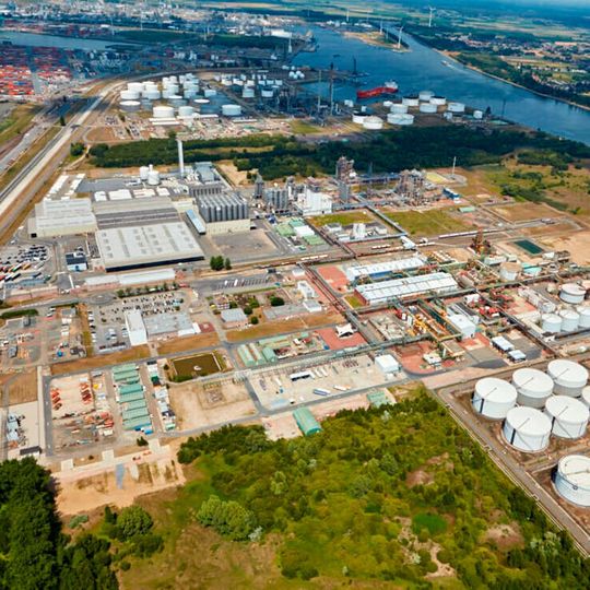 Eine Forschungsinitiative untersucht am Beispiel vom Hafen Antwerpen die grenzüberschreitende Infrastruktur zwischen Deutschland, Belgien und den Niederlanden. Eine Forschungsinitiative untersucht am Beispiel vom Hafen Antwerpen die grenzüberschreitende Infrastruktur zwischen Deutschland, Belgien und den Niederlanden.