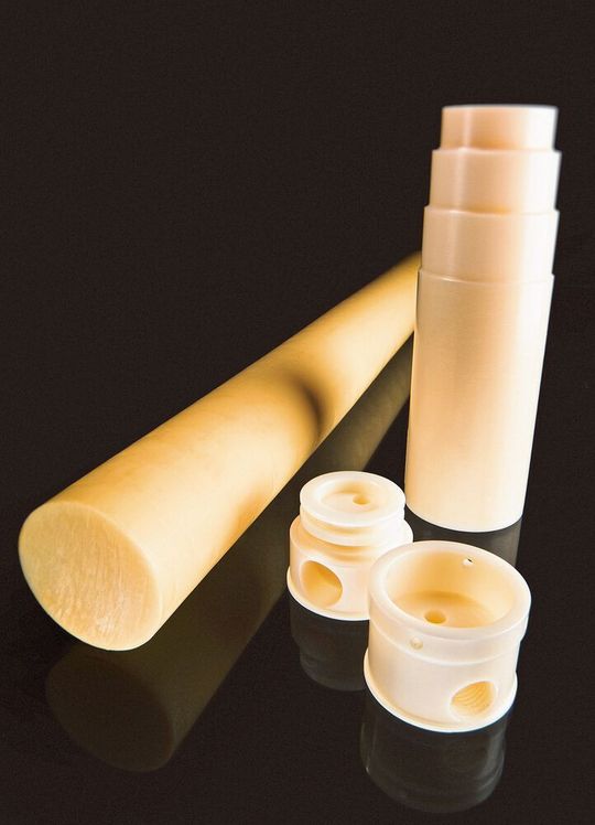 Das Mannheimer Unternehmen Gehr beherrscht das Extrudieren von Ultramid Advanced N von der BASF. Erstmals gibt es nun Halbzeuge aus dem hochtemperaturbeständigen Kunststoff. Das Mannheimer Unternehmen Gehr beherrscht das Extrudieren von Ultramid Advanced N von der BASF. Erstmals gibt es nun Halbzeuge aus dem hochtemperaturbeständigen Kunststoff.
