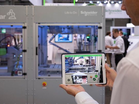 Der Ecostruxure Augmented Operator Advisor mit neuen Funktionalitäten.
