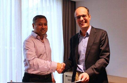 Sam G. Bose, CEO Intelli Sense.io, und Damien Caby, Senior Vice President BASF Oilfield Chemicals & Mining Solutions, geben die strategische Partnerschaft BASF Intelligent Mine powered by Intelli Sense.io bekannt. Sam G. Bose, CEO Intelli Sense.io, und Damien Caby, Senior Vice President BASF Oilfield Chemicals & Mining Solutions, geben die strategische Partnerschaft BASF Intelligent Mine powered by Intelli Sense.io bekannt.