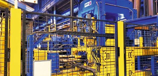 Bei einer Geschwindigkeit von 150 m/min. verarbeitet die Anlage höher feste Stähle mit hoher Streckgrenze (1.500 N/mm2) und einer Materialstärke von bis zu 6 mm bei Coilbreiten von 1.550 mm. Bei einer Geschwindigkeit von 150 m/min. verarbeitet die Anlage höher feste Stähle mit hoher Streckgrenze (1.500 N/mm2) und einer Materialstärke von bis zu 6 mm bei Coilbreiten von 1.550 mm.
