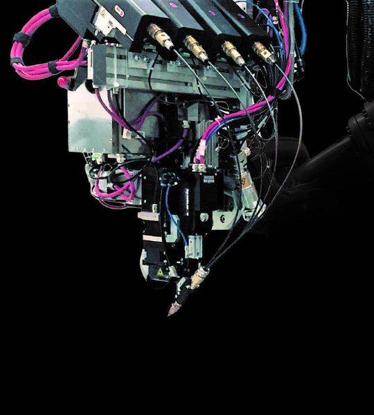 LMWT (Laser-Multi-Wire-Technologie) heißt ein neues Verfahren von SKLT fürs Laserschweißen. Dicke Stahl- oder Aluminiumbleche können trotz Spalten bis 3 mm damit gefügt werden. LMWT (Laser-Multi-Wire-Technologie) heißt ein neues Verfahren von SKLT fürs Laserschweißen. Dicke Stahl- oder Aluminiumbleche können trotz Spalten bis 3 mm damit gefügt werden.