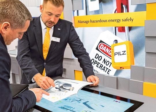 Auf den Fachmessen „all about automation“ in Essen und Chemnitz bietet Pilz persönliche Beratung rund um sichere Automatisierungslösungen und Dienstleistungen. Auf den Fachmessen „all about automation“ in Essen und Chemnitz bietet Pilz persönliche Beratung rund um sichere Automatisierungslösungen und Dienstleistungen.
