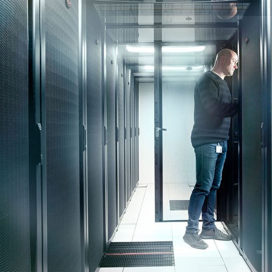Christian Breidenbach-Kaack, Country Manager Deutschland von Global Connect, sagt: „Für unsere Kunden ist das Rechenzentrum in Hamburg nicht nur ein sicherer Hafen für ihre Daten, sondern gleichzeitig das Tor nach Skandinavien. “ Christian Breidenbach-Kaack, Country Manager Deutschland von Global Connect, sagt: „Für unsere Kunden ist das Rechenzentrum in Hamburg nicht nur ein sicherer Hafen für ihre Daten, sondern gleichzeitig das Tor nach Skandinavien. “