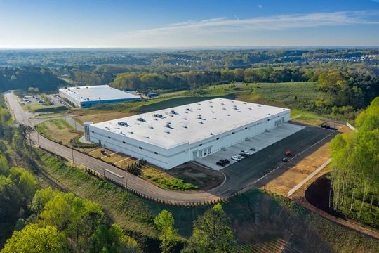 Die beiden Interroll-Werke in Atlanta; im Vordergrund das Neue. Die beiden Interroll-Werke in Atlanta; im Vordergrund das Neue.
