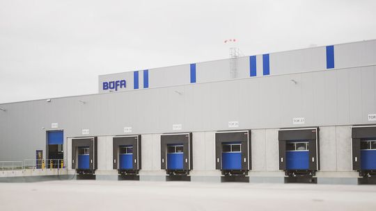 Verladestationen am Hochregallager des neuen Distributionszentrums von Büfa. Verladestationen am Hochregallager des neuen Distributionszentrums von Büfa.