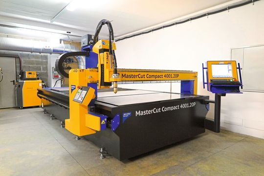 Der Metallbaubetrieb B-Mechanik GmbH investierte in die Master-Cut-Compact-Baureihe. Das platzsparende Modell verfügt über einen 2D-Plasmasupport und eine Arbeitsfläche über 4.000 x 2.000 mm. Der Metallbaubetrieb B-Mechanik GmbH investierte in die Master-Cut-Compact-Baureihe. Das platzsparende Modell verfügt über einen 2D-Plasmasupport und eine Arbeitsfläche über 4.000 x 2.000 mm.
