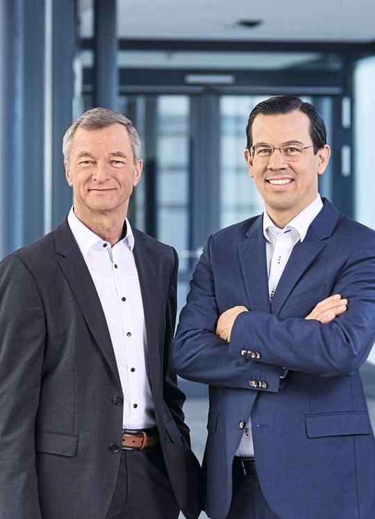 Sind stolz auf die Auszeichnung als „Innovationsführer Deutschlands 2020“: Klaus Kiesel, Geschäftsführer und Christoph Ulrich, geschäftsführender Gesellschafter (v.l.n.r.). Sind stolz auf die Auszeichnung als „Innovationsführer Deutschlands 2020“: Klaus Kiesel, Geschäftsführer und Christoph Ulrich, geschäftsführender Gesellschafter (v.l.n.r.).