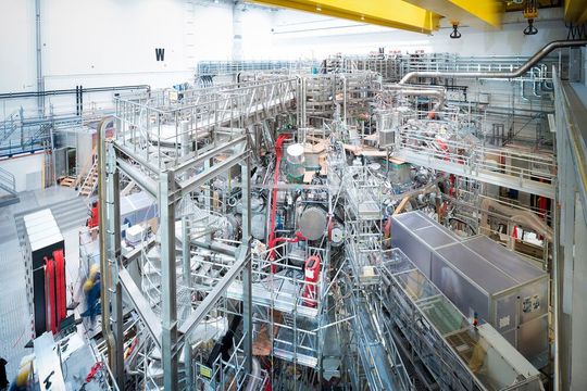Facturee ist auf Onlinefertigung spezialisiert. Jetzt helfen CNC-Teile des Unternehmens bei der Fusionsforschung in der Anlage Wendelstein 7-X. Hier ein Blick in die sogenannte Torushalle. Facturee ist auf Onlinefertigung spezialisiert. Jetzt helfen CNC-Teile des Unternehmens bei der Fusionsforschung in der Anlage Wendelstein 7-X. Hier ein Blick in die sogenannte Torushalle.