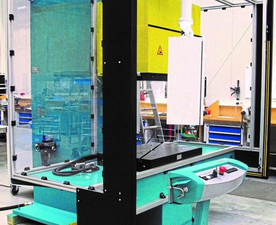 Ein tschechischer Automobilzulieferer clincht sogenannte Tank-Straps aus Blech. Ein neues Pressensystem von TOX Pressotechnik pusht dabei nun die Produktivität. Ein tschechischer Automobilzulieferer clincht sogenannte Tank-Straps aus Blech. Ein neues Pressensystem von TOX Pressotechnik pusht dabei nun die Produktivität.