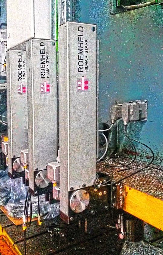 The system can be mounted on the clamping edge as well as in the T-slot and is suitable for many different applications. The system can be mounted on the clamping edge as well as in the T-slot and is suitable for many different applications.