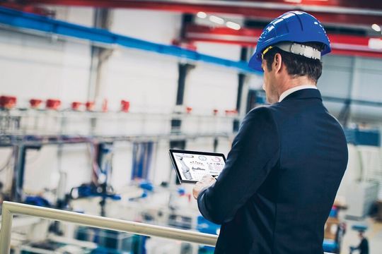Die KI-basierte Überwachung der Hauptkomponenten des Roboters kann Ingenieuren die Informationen liefern, die sie benötigen, um den Betrieb des Roboters so zu modifizieren, dass der Lebenszyklus verlängert wird, und ermöglicht eine vorausschauende Wartung, um sowohl geplante als auch ungeplante Ausfallzeiten zu reduzieren. Die KI-basierte Überwachung der Hauptkomponenten des Roboters kann Ingenieuren die Informationen liefern, die sie benötigen, um den Betrieb des Roboters so zu modifizieren, dass der Lebenszyklus verlängert wird, und ermöglicht eine vorausschauende Wartung, um sowohl geplante als auch ungeplante Ausfallzeiten zu reduzieren.