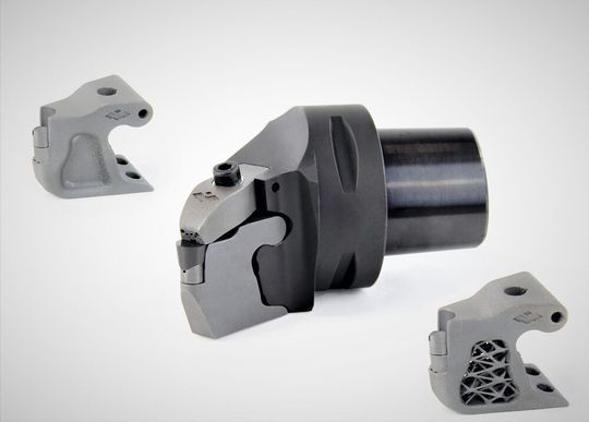 Das Werkzeugsystem „zRay“ von ZCC Cutting Tools Europe punktet schon mit einer auswechselbaren Kasette, aber jetzt auch mit der Möglichkeit zur doppelten Kühlmittelzufuhr. Das Werkzeugsystem „zRay“ von ZCC Cutting Tools Europe punktet schon mit einer auswechselbaren Kasette, aber jetzt auch mit der Möglichkeit zur doppelten Kühlmittelzufuhr.