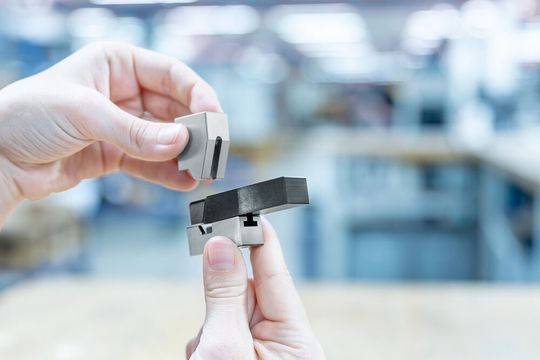 E 3310 TT slide unit from Meusburger now available in two new sizes E 3310 TT slide unit from Meusburger now available in two new sizes