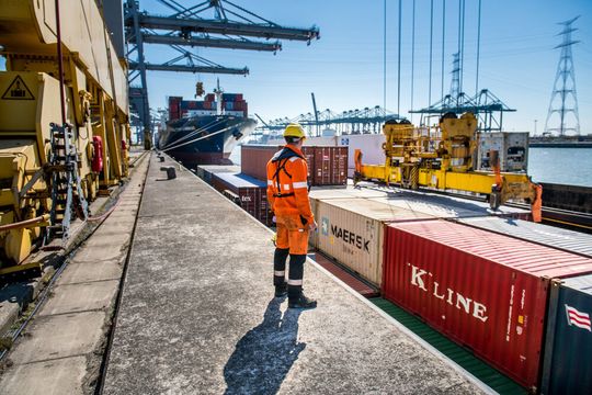 Die Covid-19-Taskforce des Hafens von Antwerpen hat sich entschieden, die Hafenplattform weiter in Betrieb zu halten. Die Covid-19-Taskforce des Hafens von Antwerpen hat sich entschieden, die Hafenplattform weiter in Betrieb zu halten.