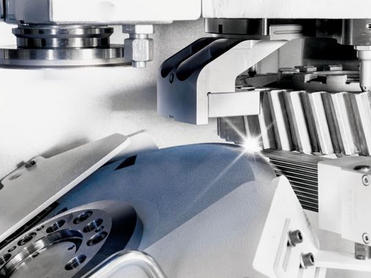 Mit der VCL 350 GT von Emag steht eine Dreh-Schleif-Maschine zur Verfügung, die auch verschiedene Getriebe- und Motorenteile herstellen kann. Hier ein Anwendungsfall. Mit der VCL 350 GT von Emag steht eine Dreh-Schleif-Maschine zur Verfügung, die auch verschiedene Getriebe- und Motorenteile herstellen kann. Hier ein Anwendungsfall.
