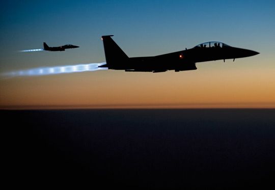 Zwei F-15E Strike Eagles mit aktiviertem Nachbrenner. Zwei F-15E Strike Eagles mit aktiviertem Nachbrenner.