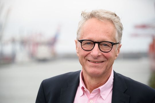 Dr. Bernd Pahnke, Sprecher der TFG Transfracht, freut sich, seinen Kunden eine Angebotserweiterung von/nach Bremen anbieten zu können und damit den Standort Wilhelmshaven zu stärken. Dr. Bernd Pahnke, Sprecher der TFG Transfracht, freut sich, seinen Kunden eine Angebotserweiterung von/nach Bremen anbieten zu können und damit den Standort Wilhelmshaven zu stärken.