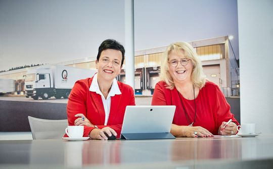 Seit dem 1. Juli sind Petra Welling (l.) und Angelika Hinsch Geschäftsführerinnen des Stückgutverbunds Online Systemlogistik. Seit dem 1. Juli sind Petra Welling (l.) und Angelika Hinsch Geschäftsführerinnen des Stückgutverbunds Online Systemlogistik.