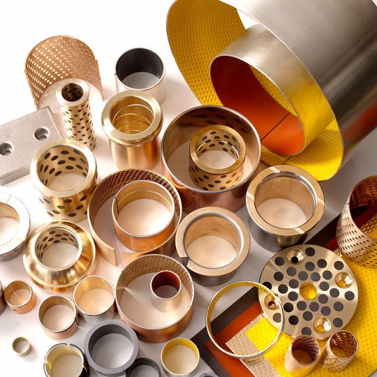 Universell und vielfältig: Dank einer grossen Vielfalt an Werkstoffen und Geometrien erfüllen Standard- und Sondergleitlager ein grosses Spektrum an Forderungen an industrielle Führungen und Lagerungen. Universell und vielfältig: Dank einer grossen Vielfalt an Werkstoffen und Geometrien erfüllen Standard- und Sondergleitlager ein grosses Spektrum an Forderungen an industrielle Führungen und Lagerungen.