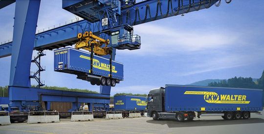 Durch die Verladung auf den Zug spart Kärcher beim Sourcing in Zusammenarbeit mit Lkw Walter jährlich 710 t Kohlendioxid ein. Durch die Verladung auf den Zug spart Kärcher beim Sourcing in Zusammenarbeit mit Lkw Walter jährlich 710 t Kohlendioxid ein.