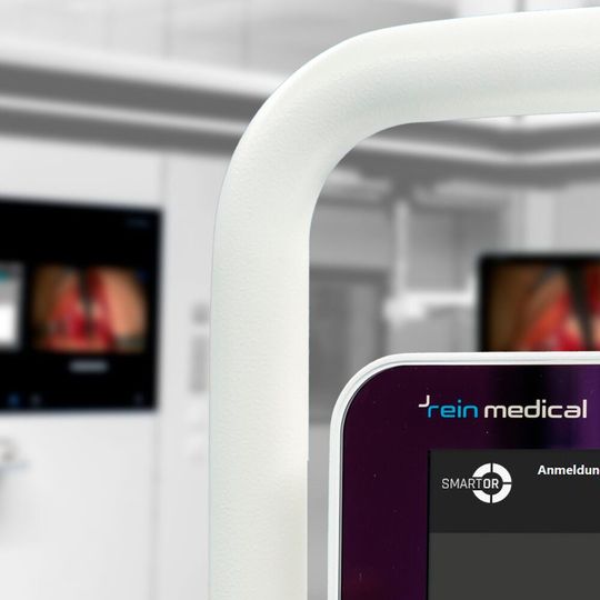 Die Hard- und Softwarelösungen von Rein Medical machen den OP zu einem digitalen Hochleistungszentrum. Die Hard- und Softwarelösungen von Rein Medical machen den OP zu einem digitalen Hochleistungszentrum.