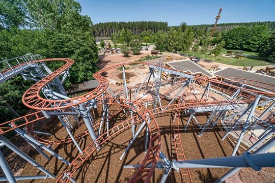 Die Achterbahn im Zoo und Tierpark Tatzmania in Löffingen wurde von der Gerstlauer Amusement Rides GmbH gebaut. Die Kabel für die Elektrik wurden über den E-Shop von Lapp bestellt. Die Achterbahn im Zoo und Tierpark Tatzmania in Löffingen wurde von der Gerstlauer Amusement Rides GmbH gebaut. Die Kabel für die Elektrik wurden über den E-Shop von Lapp bestellt.