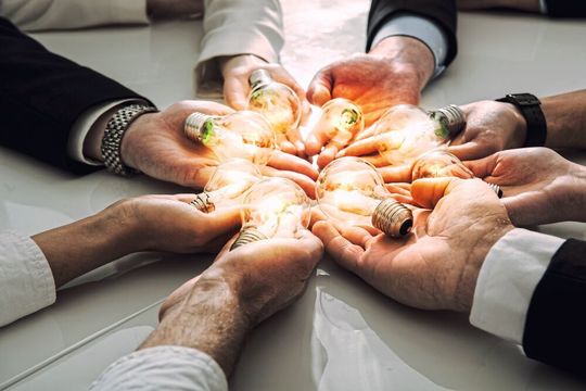Wie entstehen Ideen? Wie kommt ein Unternehmen zu neuen Entwicklungen? Wir geben Antworten. Wie entstehen Ideen? Wie kommt ein Unternehmen zu neuen Entwicklungen? Wir geben Antworten.
