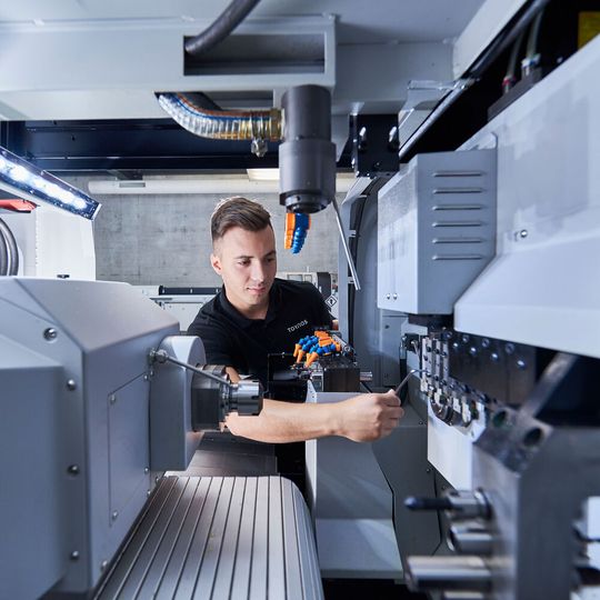 Der Strukturwandel in der Automobilindustrie und die Corona-Pandemie hinterlassen tiefe Spuren bei den Halbjahreszahlen 2020 von Toronos. Der Strukturwandel in der Automobilindustrie und die Corona-Pandemie hinterlassen tiefe Spuren bei den Halbjahreszahlen 2020 von Toronos.