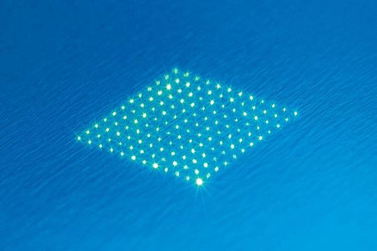 Im vom ERFE geförderten Projekt Scancut wurde das Laser-Wendelschneiden mit einem Multistrahlmodul (hier bei der Arbeit) untersucht. Das Ergebnis eröffnet neue Möglichkeiten für das Schneiden dünner Metallbänder und kann als Ergänzung zum üblichen Stanzen dienen, wie es heißt. Im vom ERFE geförderten Projekt Scancut wurde das Laser-Wendelschneiden mit einem Multistrahlmodul (hier bei der Arbeit) untersucht. Das Ergebnis eröffnet neue Möglichkeiten für das Schneiden dünner Metallbänder und kann als Ergänzung zum üblichen Stanzen dienen, wie es heißt.