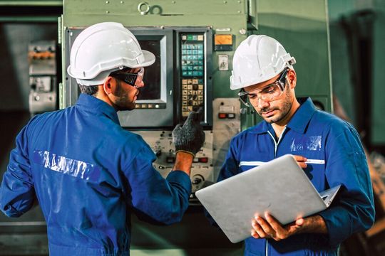 Im zweiten Quartal 2020 suchten Betriebe nur noch 950 Maschinen- und Anlagenbauingenieure – 50 % weniger als noch Anfang letztes Jahr (damals 1.900). Im zweiten Quartal 2020 suchten Betriebe nur noch 950 Maschinen- und Anlagenbauingenieure – 50 % weniger als noch Anfang letztes Jahr (damals 1.900).